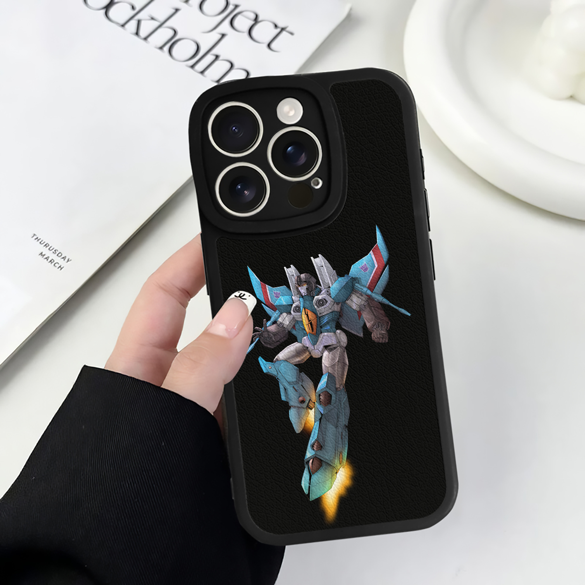 （画像用） Transformers トランスフォーマー 【iPhone 16シリーズ対応】シリコンスマホケース（レザー調） 材質：シリコン